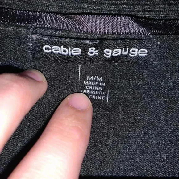 Cable & Gauge Women’s Medium Cardigan - Picture 2 of 3